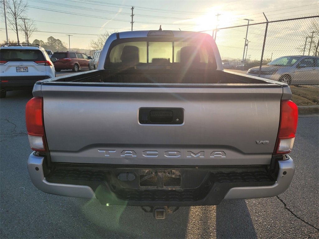 Used 2017 Toyota Tacoma TRD Off-Road image 4