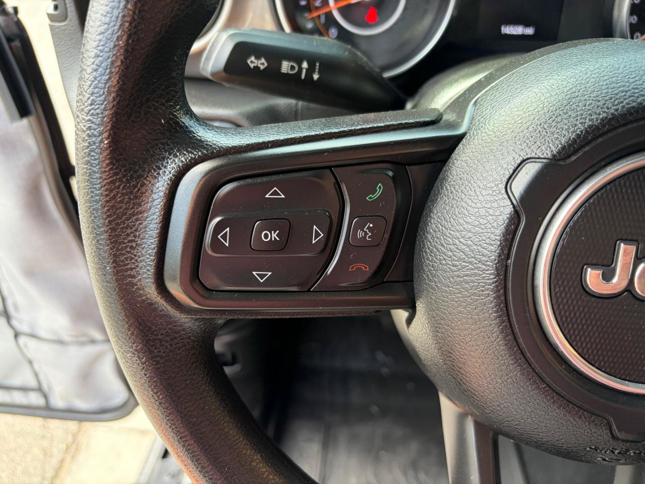 Used 2023 Jeep Gladiator Sport AWD/4WD image 12