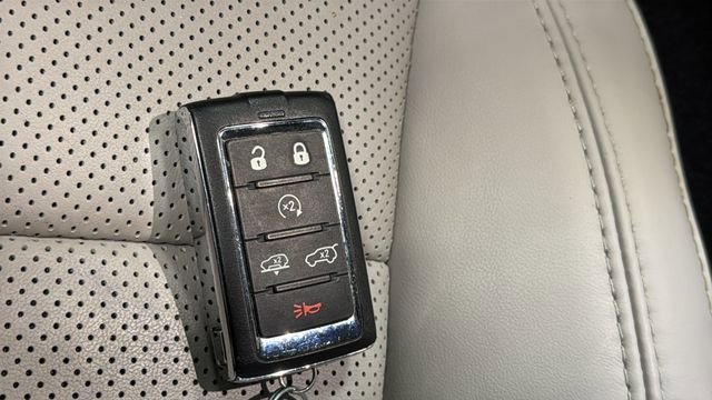 Used 2023 Jeep Wagoneer L Series III w/ Premium Group I image 21