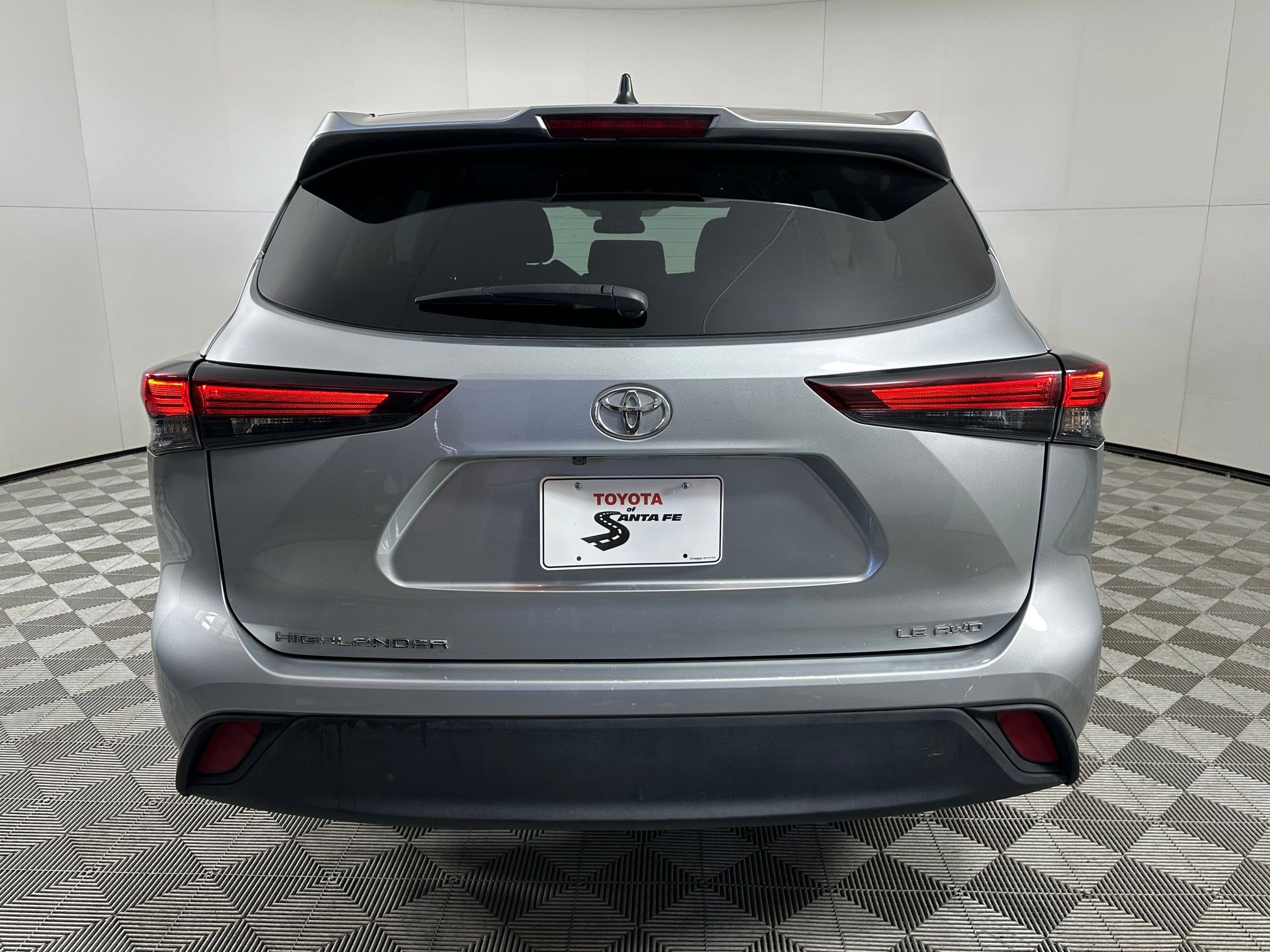 Used 2024 Toyota Highlander LE image 10