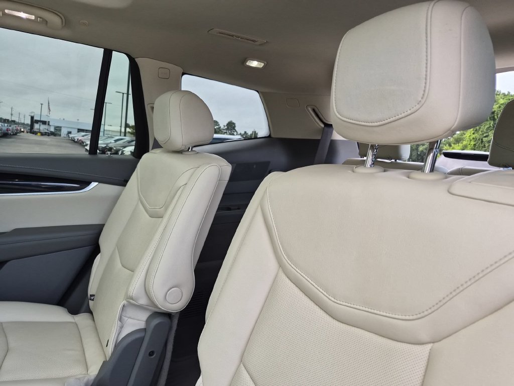 Certified 2025 Cadillac XT6 Premium Luxury w/ LPO, Floor Liner Package AWD/4WD image 28