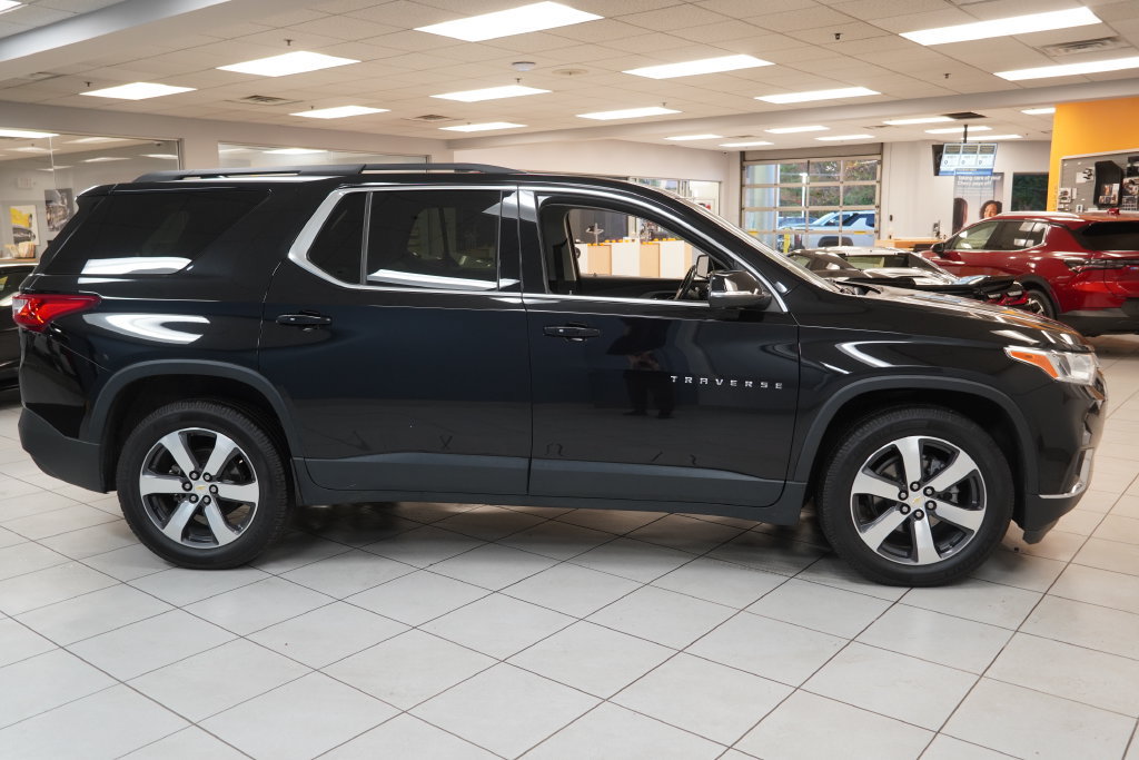Used 2021 Chevrolet Traverse LT w/ LT Premium Package AWD/4WD image 14