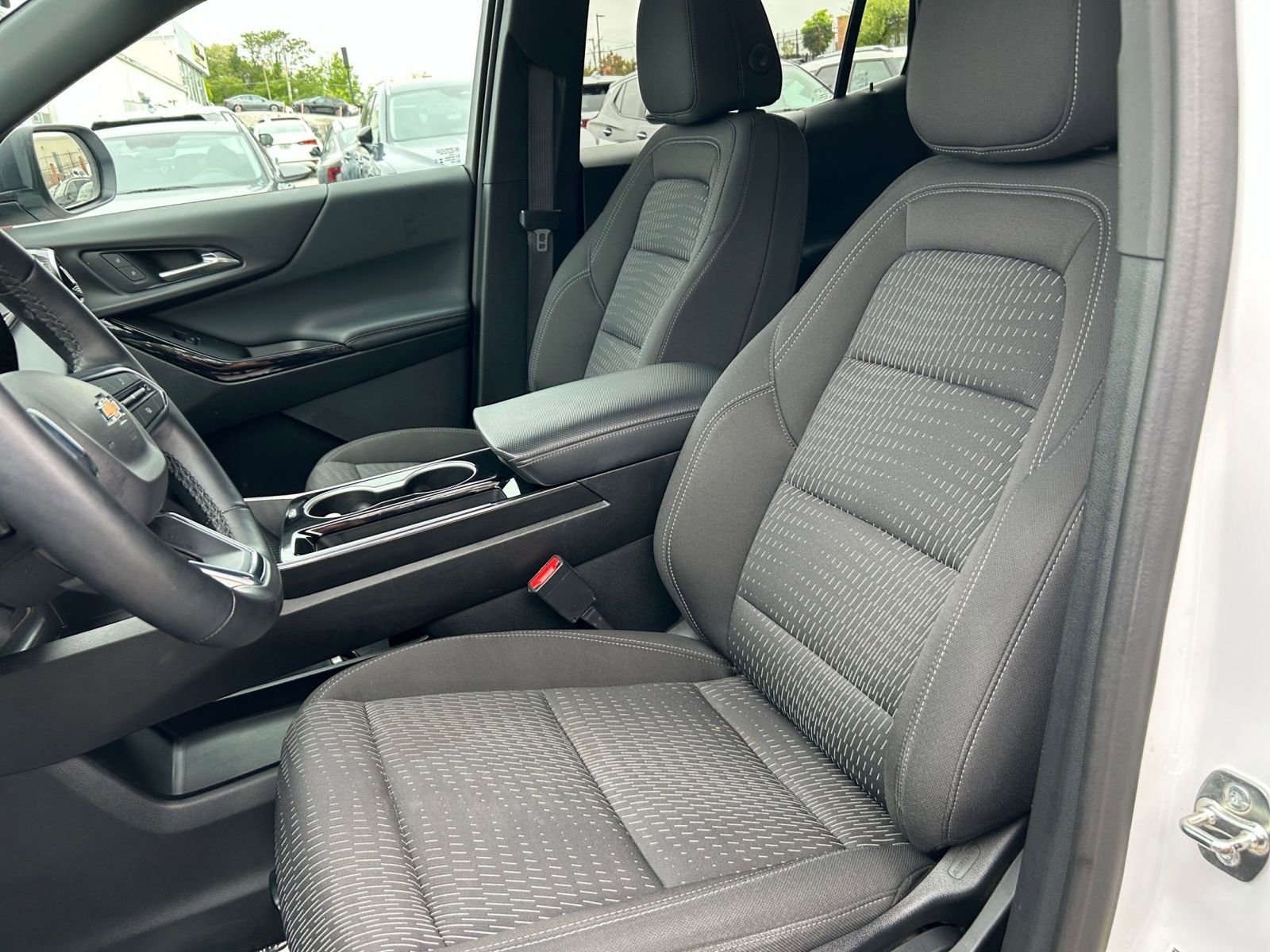 Used 2025 Chevrolet Equinox LT FWD image 31