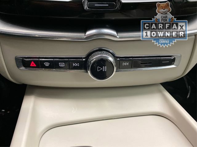 Used 2022 Volvo XC60 B5 Momentum image 32