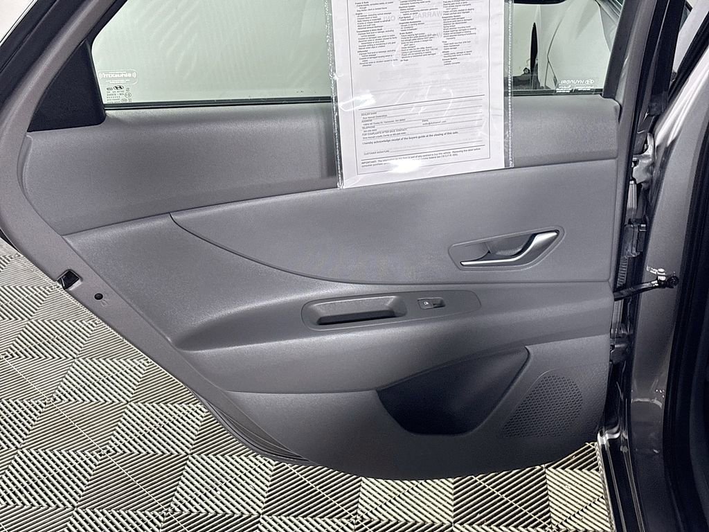 Used 2022 Hyundai Elantra Blue image 18