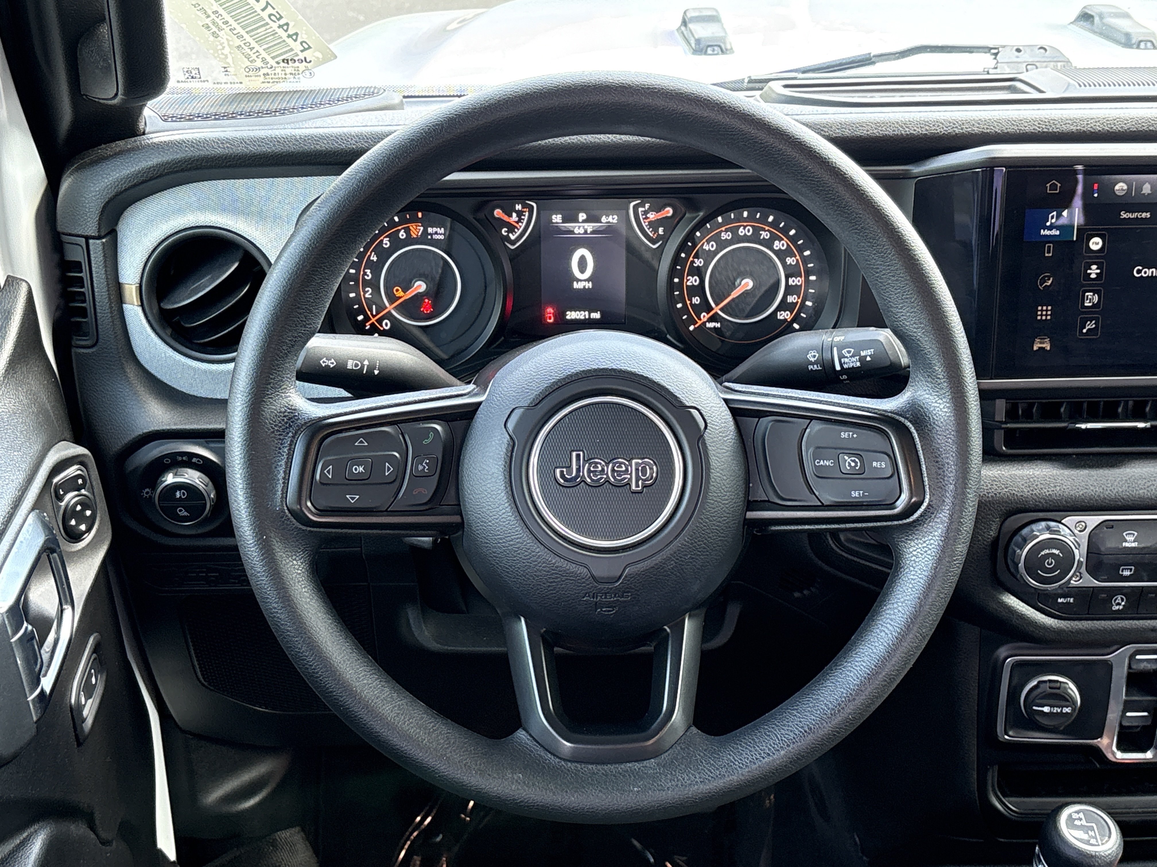 Used 2025 Jeep Gladiator Sport AWD/4WD image 21