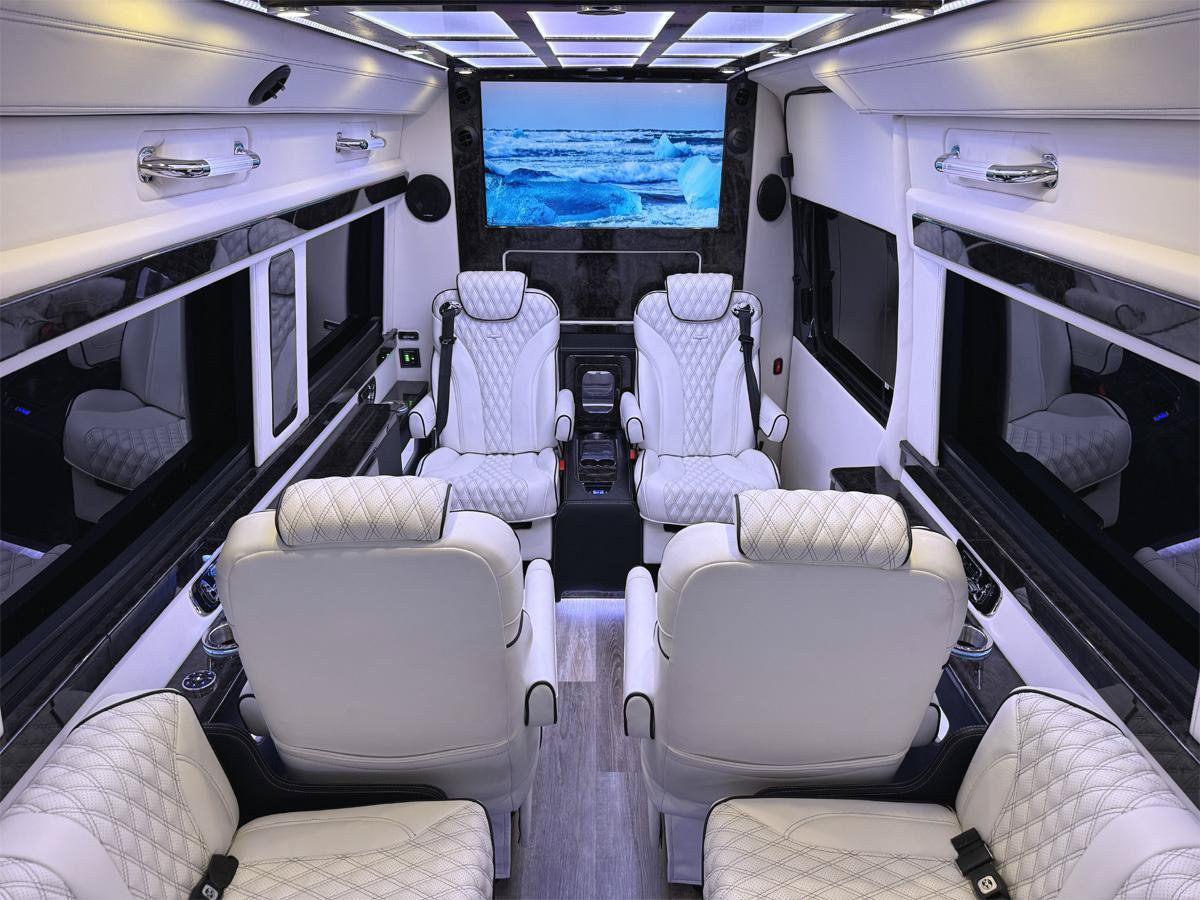 Used 2024 Mercedes-Benz Sprinter 3500 image 35