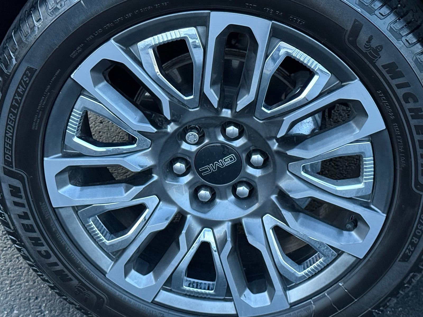 Used 2023 GMC Yukon Denali Ultimate AWD/4WD image 10