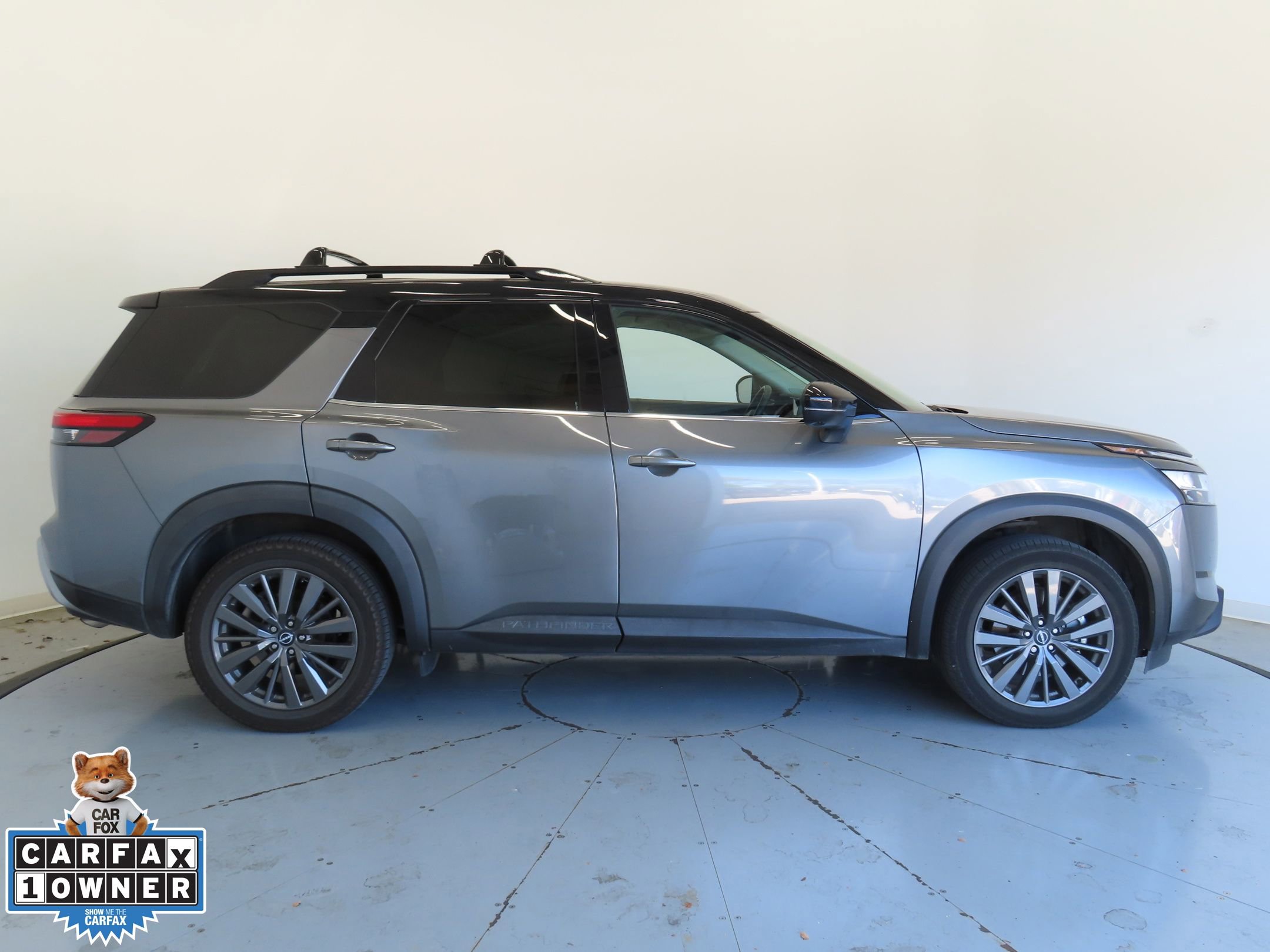 Used 2022 Nissan Pathfinder SL w/ SL Premium Package image 2