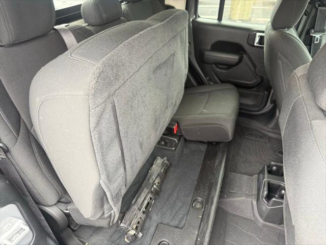 Certified 2022 Jeep Gladiator Sport AWD/4WD image 38