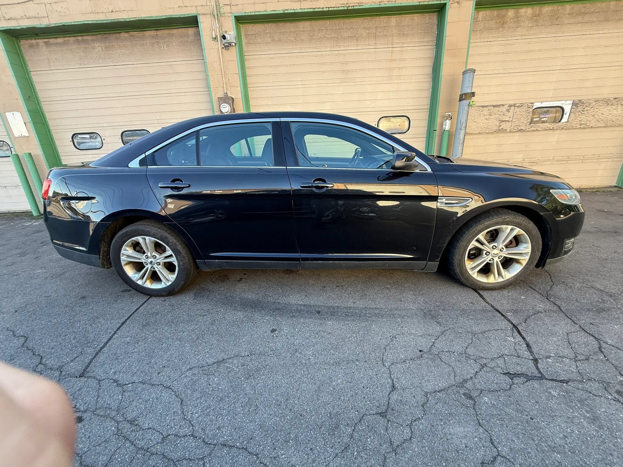 Used 2016 Ford Taurus SEL w/ Equipment Group 201A FWD image 3