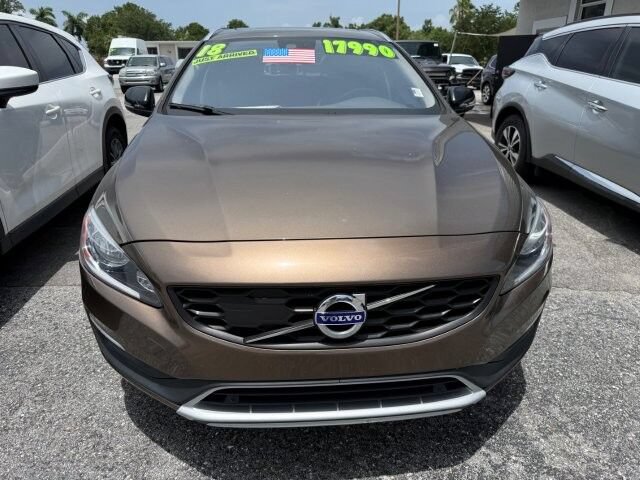 Used 2018 Volvo V60 T5 Cross Country AWD/4WD image 2