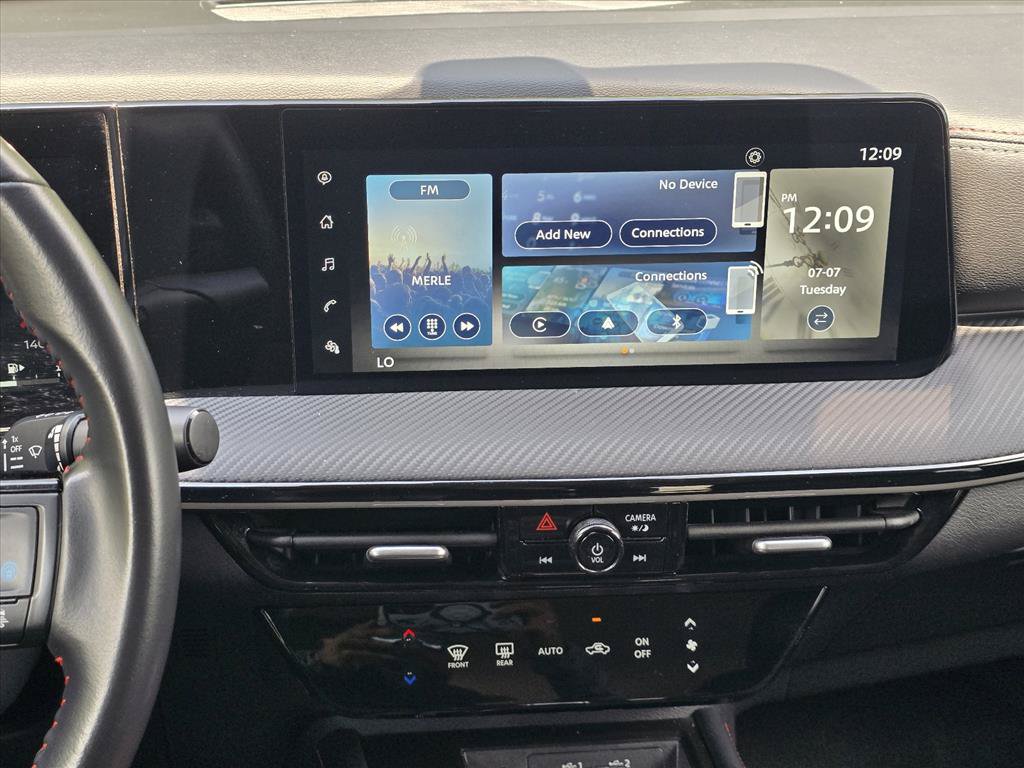 Used 2025 Nissan Kicks SR FWD image 16