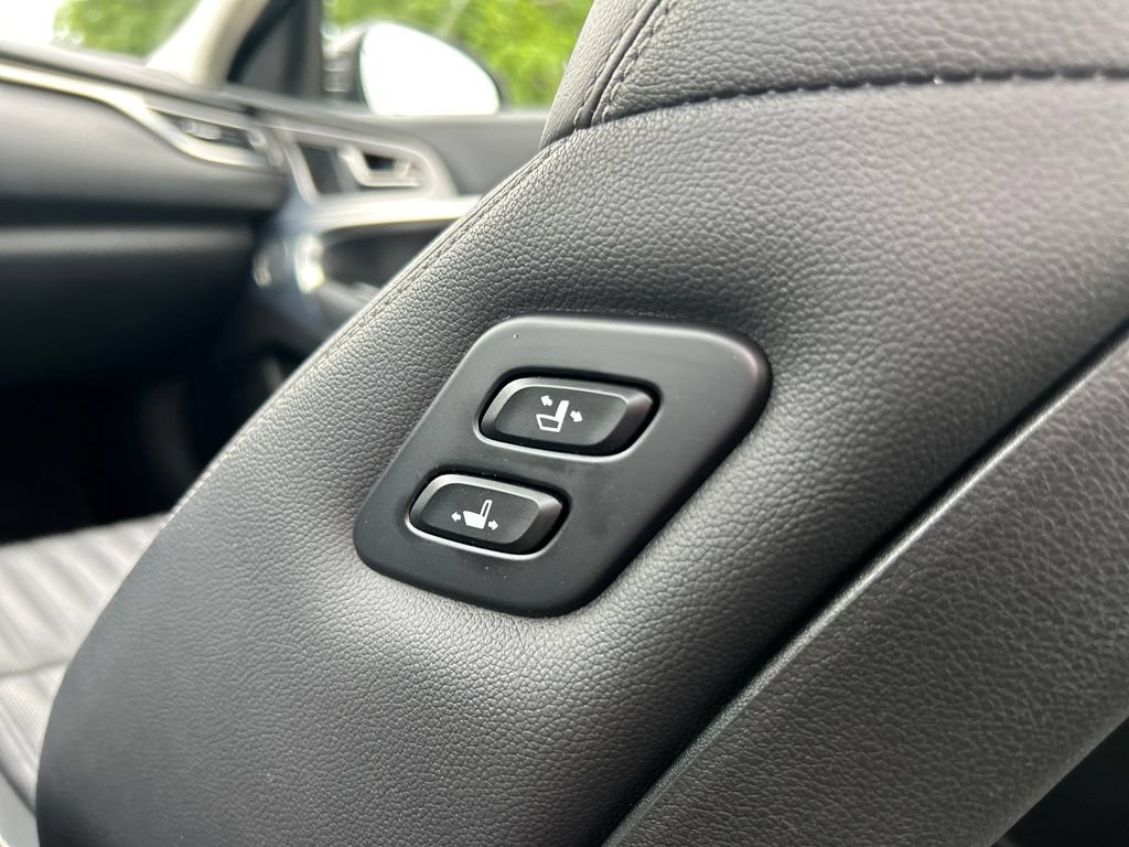 Used 2021 Genesis G70 3.3T AWD/4WD image 16