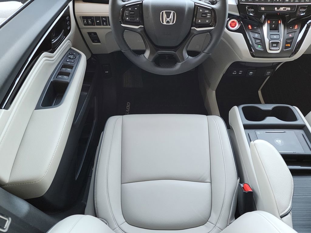 Used 2026 Honda Odyssey Touring image 11
