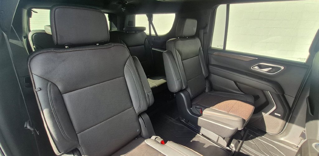 Used 2024 Chevrolet Suburban High Country AWD/4WD image 5