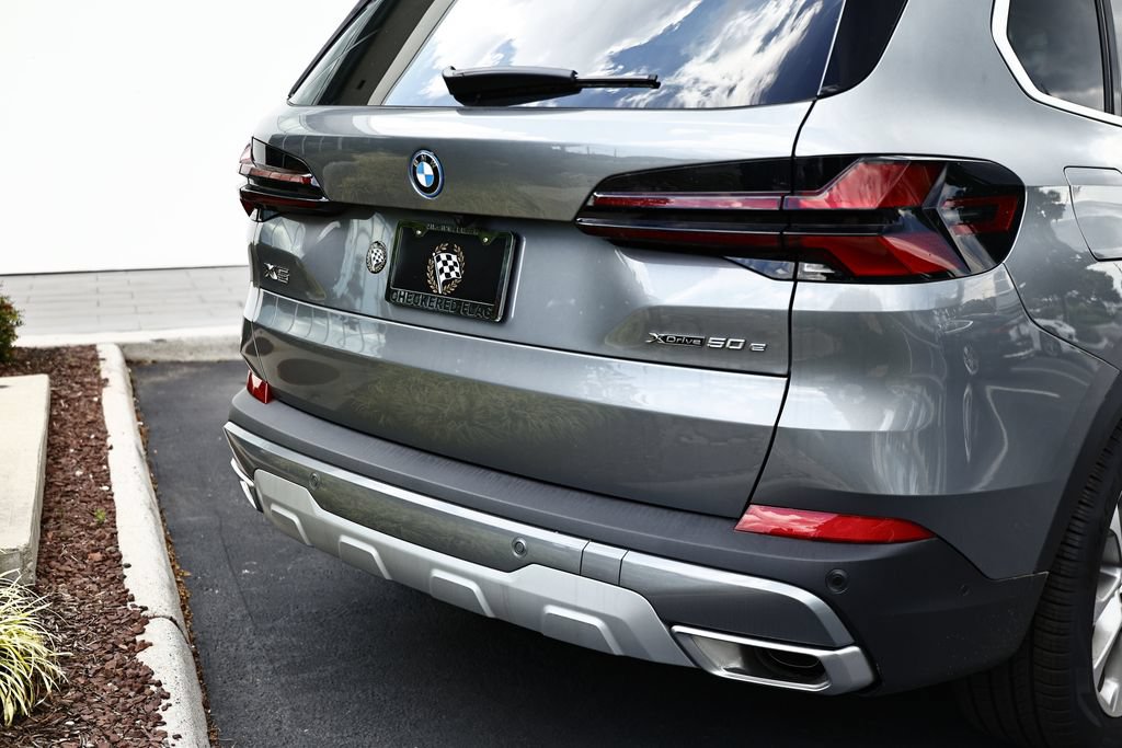 New 2026 BMW X5 xDrive50e w/ Premium Package AWD/4WD image 6