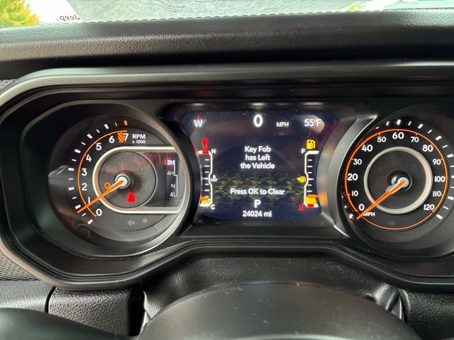 Used 2024 Jeep Gladiator Rubicon w/ Technology Group AWD/4WD image 34