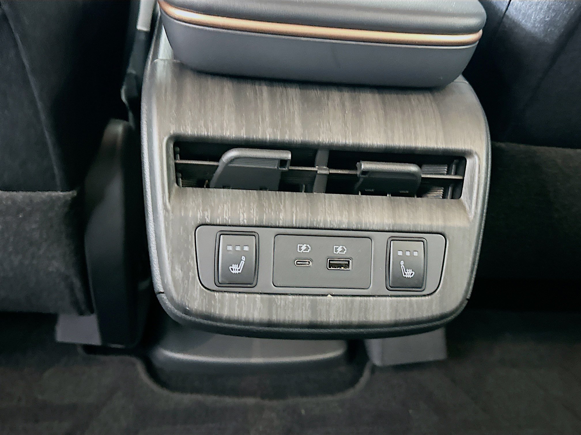 Used 2024 Nissan Ariya AWD image 26