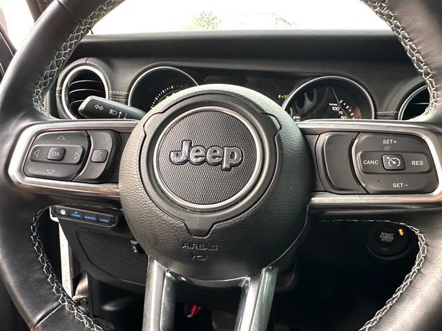 Used 2022 Jeep Wrangler Unlimited Sahara w/ Cold Weather Group AWD/4WD image 18
