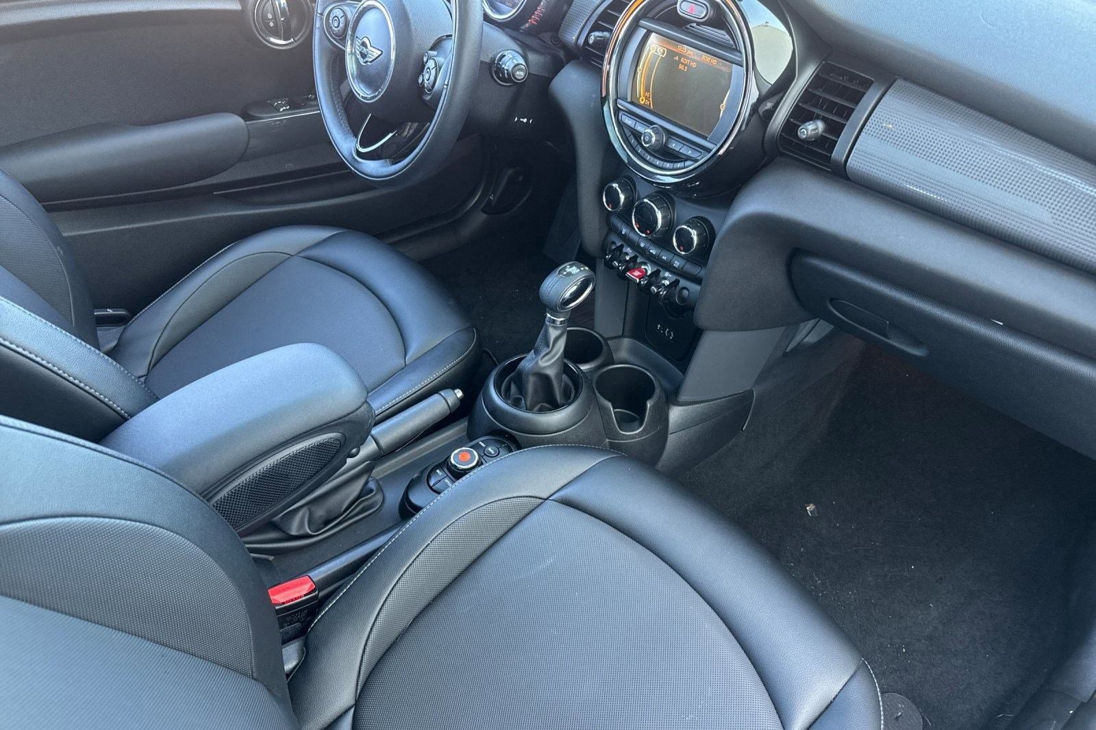 Used 2017 MINI Cooper 2-Door Hardtop image 31