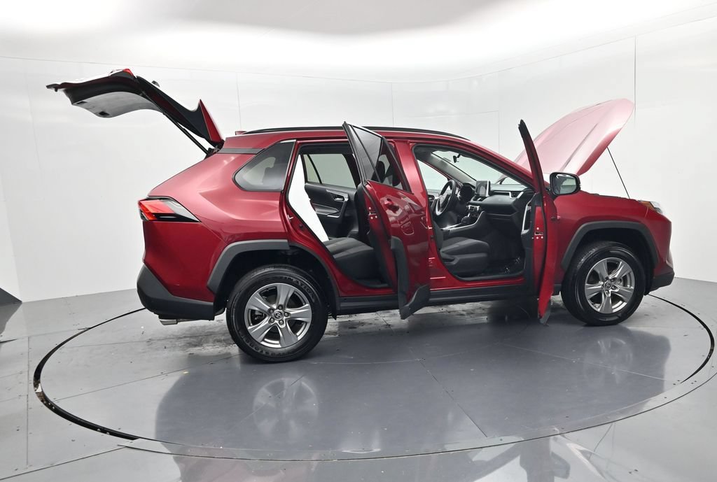 Used 2025 Toyota RAV4 XLE AWD/4WD image 64