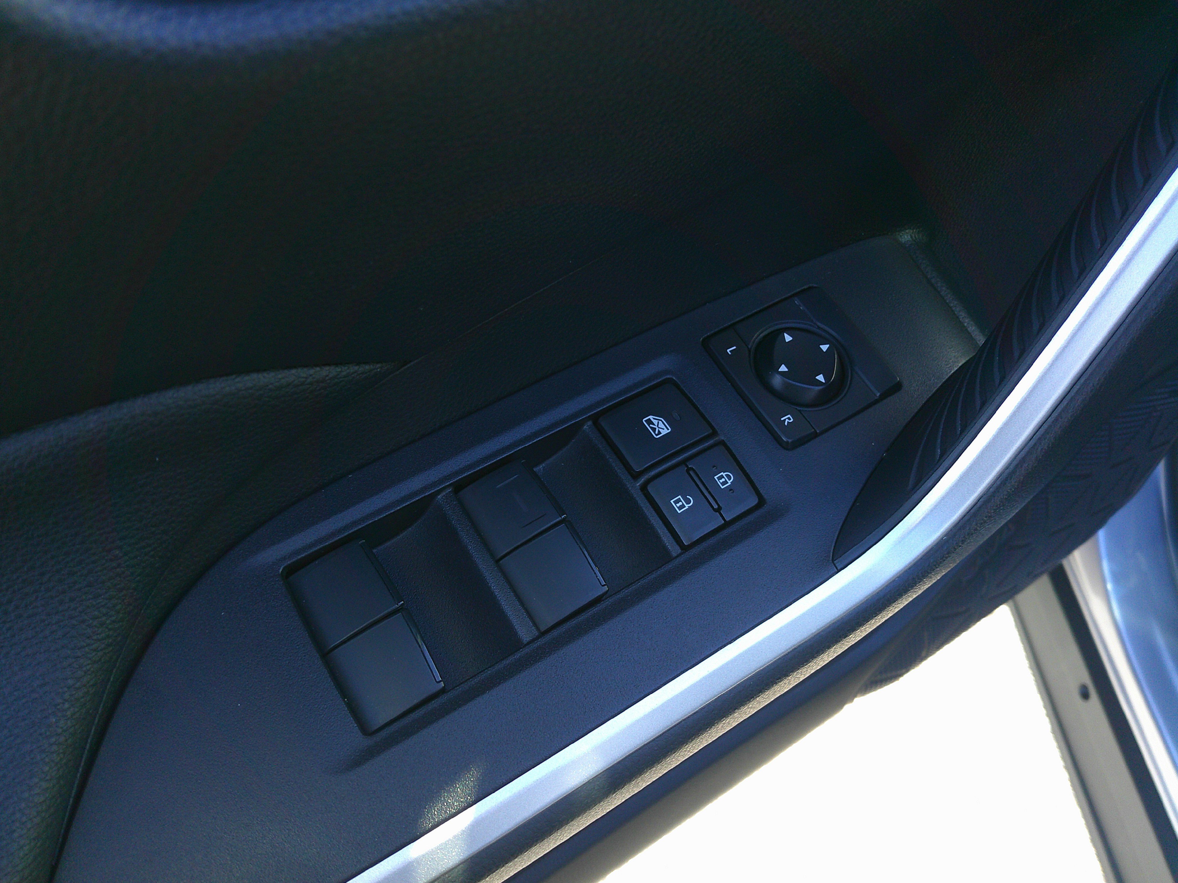 Used 2023 Toyota RAV4 LE image 17