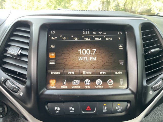 Used 2017 Jeep Cherokee Overland w/ Technology Group FWD image 14