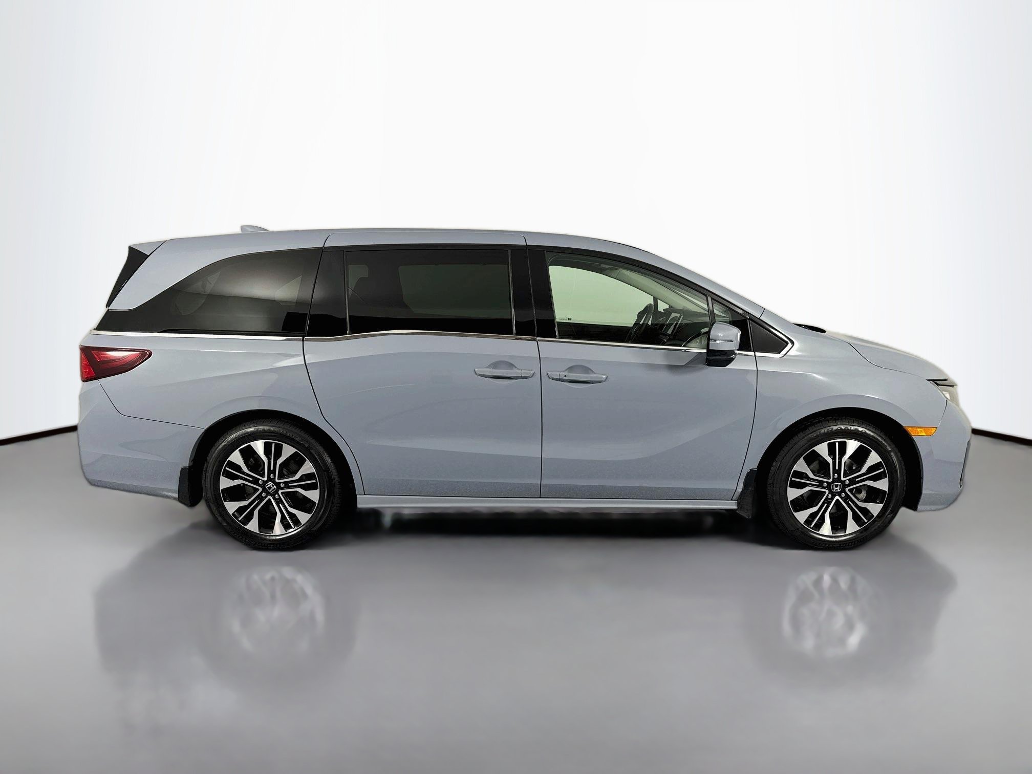Certified 2025 Honda Odyssey Elite image 4