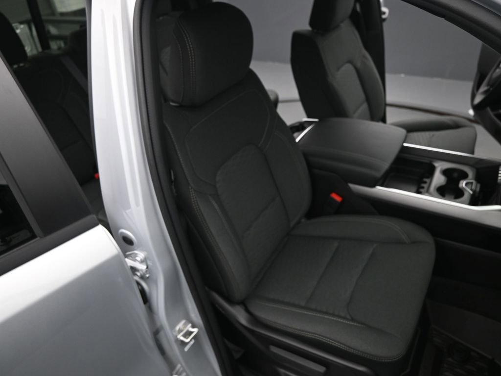 New 2026 RAM 1500 4x4 Crew Cab image 19