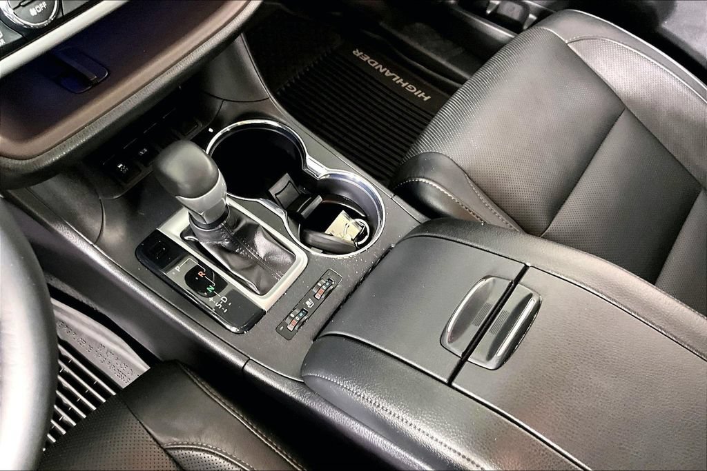 Used 2019 Toyota Highlander Limited FWD image 16