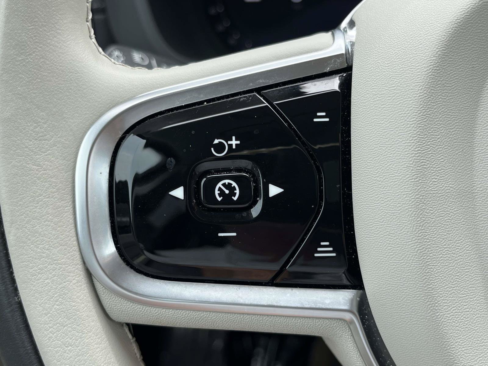 Certified 2023 Volvo XC60 B5 Ultimate w/ Climate Package AWD/4WD image 25