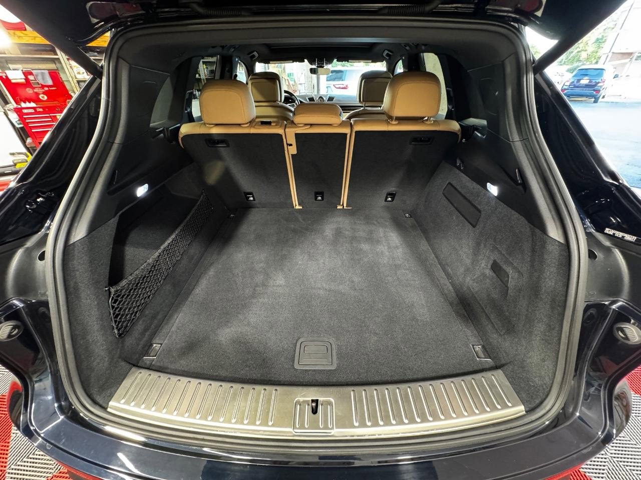 Used 2019 Porsche Cayenne AWD image 11