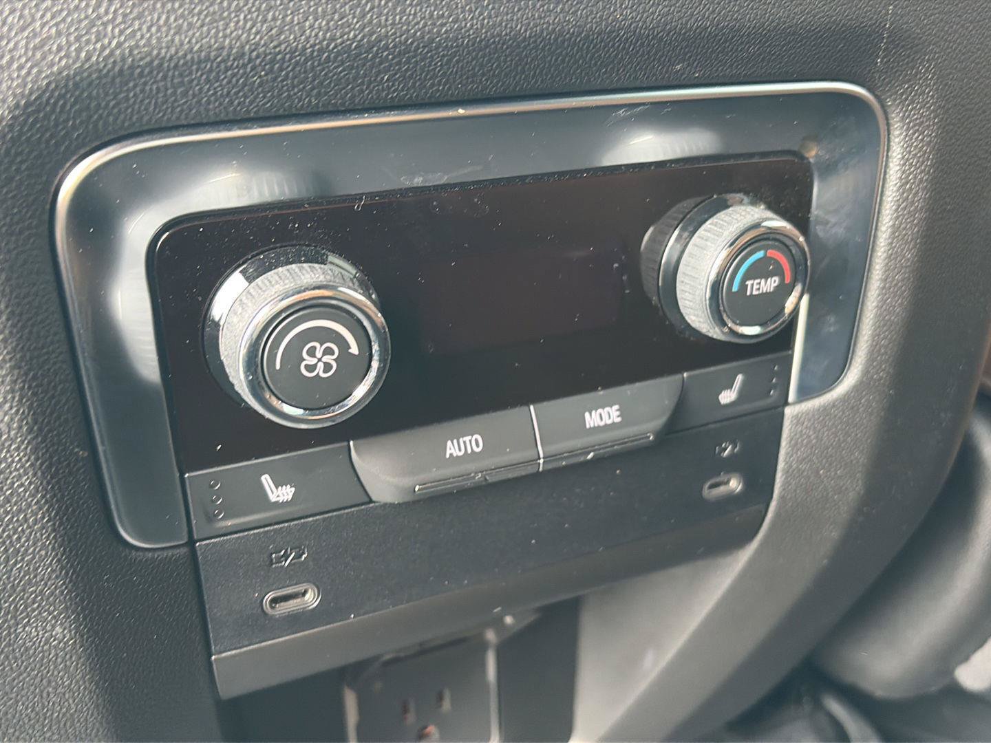 Used 2026 Chevrolet Suburban High Country AWD/4WD image 17