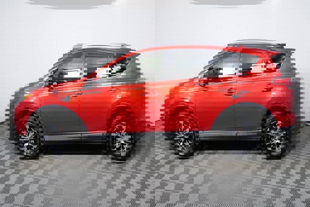 Used 2017 Toyota RAV4 XLE image 6