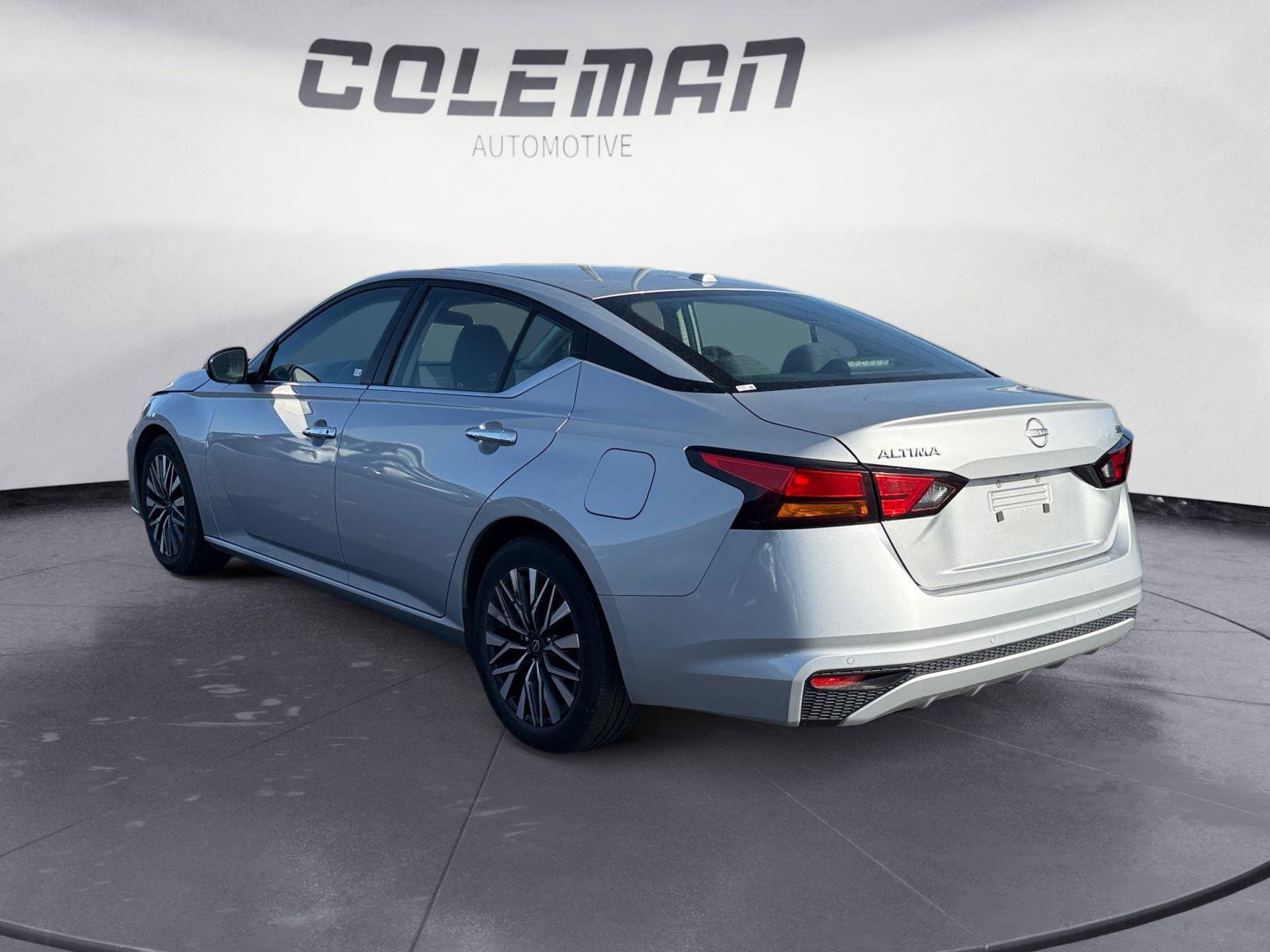 Used 2023 Nissan Altima 2.5 SV image 3