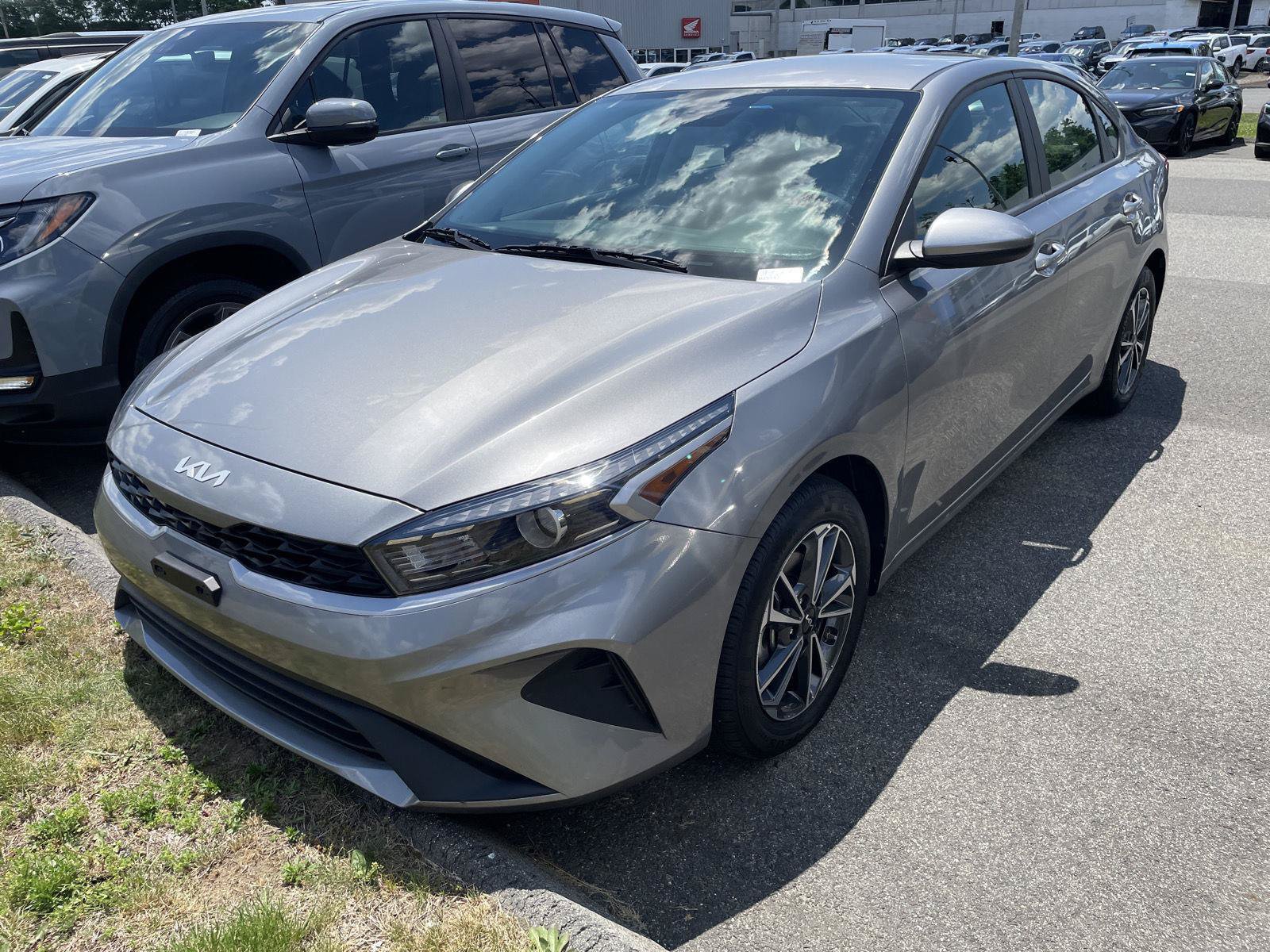 Used 2024 Kia Forte LXS FWD image 3