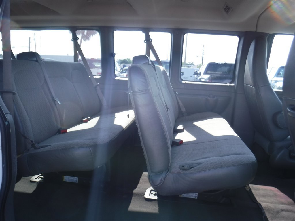 Used 2020 Chevrolet Express 3500 LT w/ LT Preferred Equipment Group RWD image 5