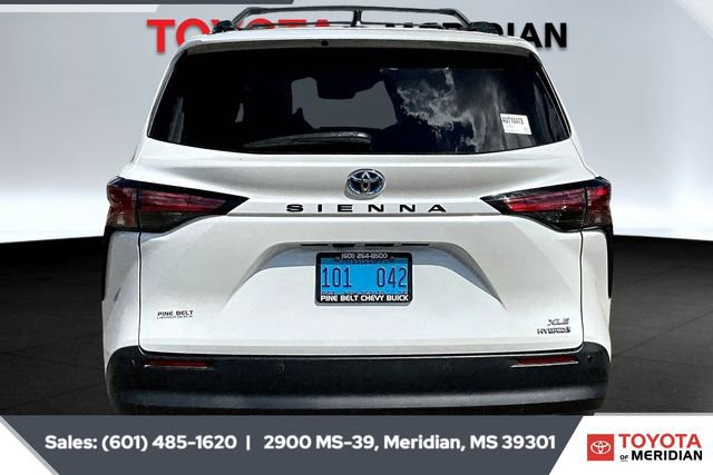 Used 2022 Toyota Sienna XLE image 4