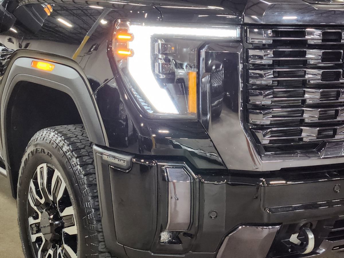 Used 2024 GMC Sierra 3500 Denali Ultimate AWD/4WD image 13