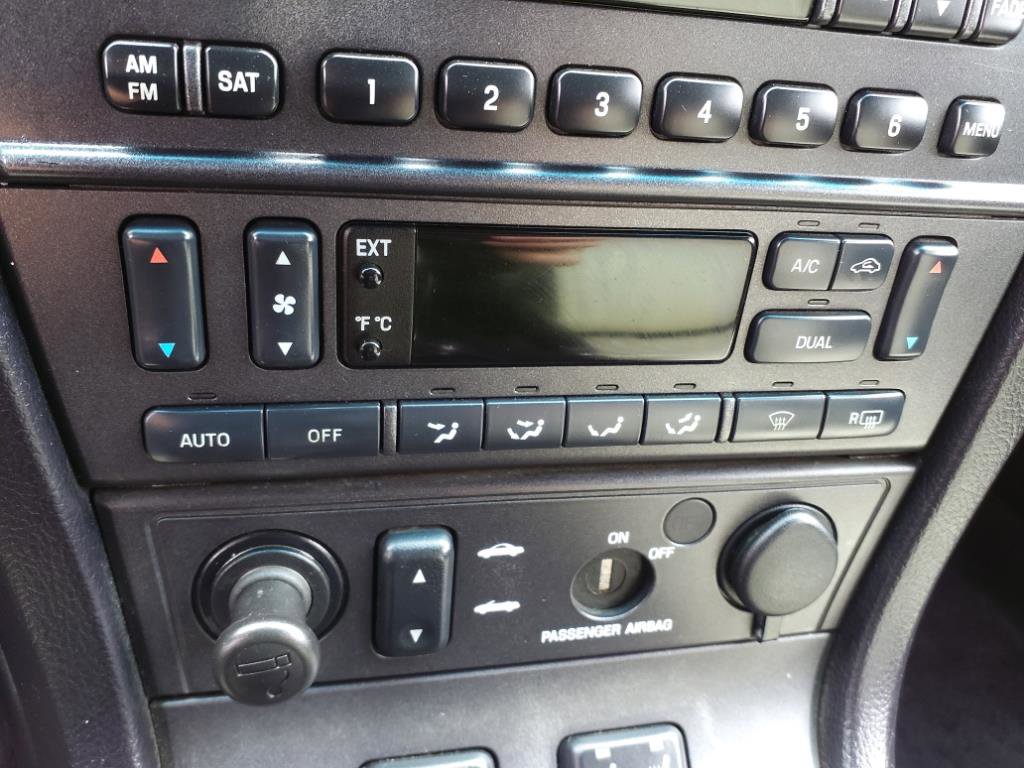 Used 2004 Ford Thunderbird Deluxe image 10