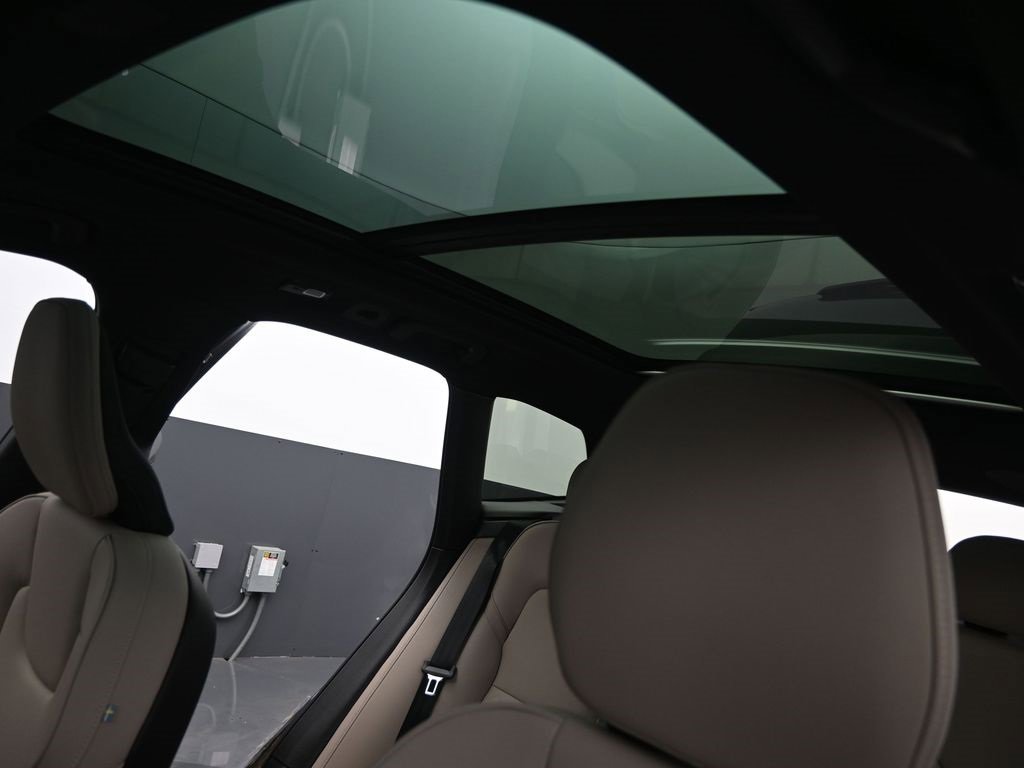 New 2026 Volvo XC60 B5 Plus w/ Climate Package image 26