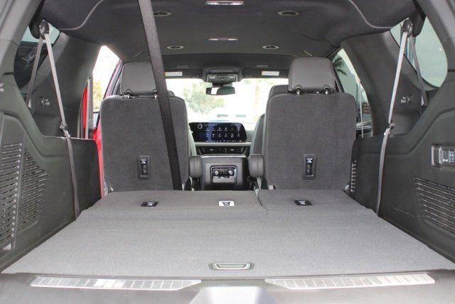 Used 2025 Chevrolet Suburban Premier image 15