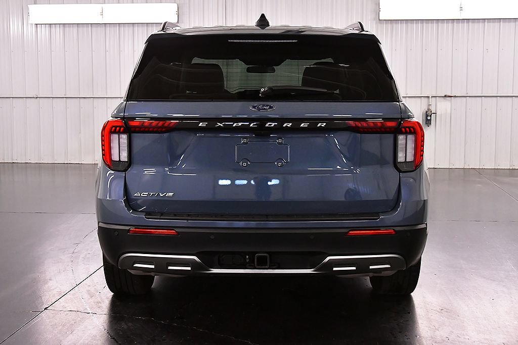 Used 2025 Ford Explorer Active w/ Active Comfort Package RWD image 6