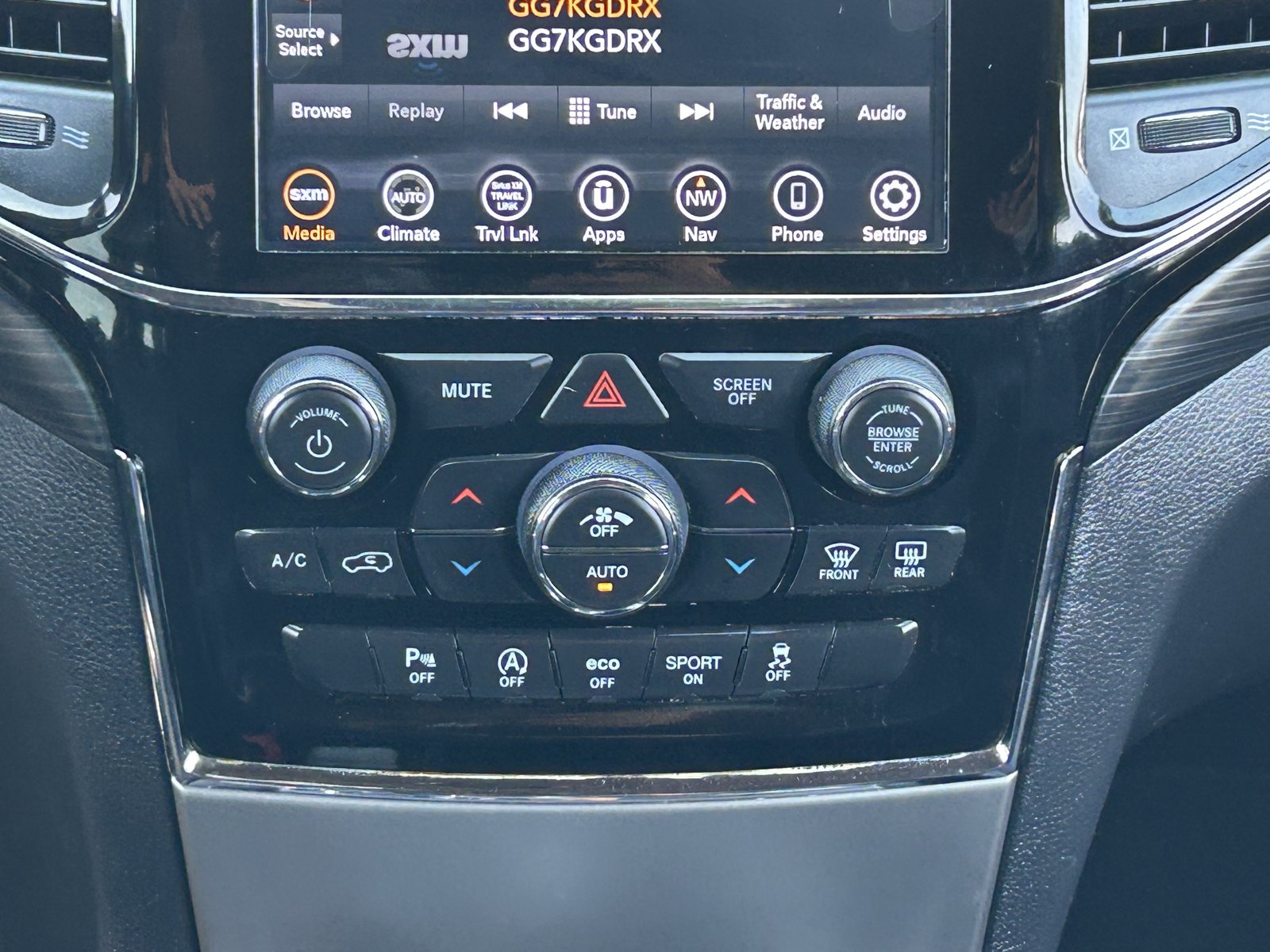 Used 2020 Jeep Grand Cherokee Altitude RWD image 21