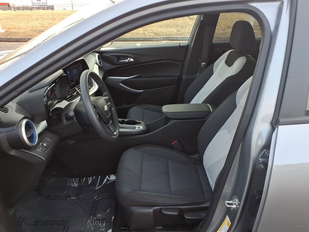 Certified 2024 Chevrolet Trax LS w/ Driver Confidence Package image 25