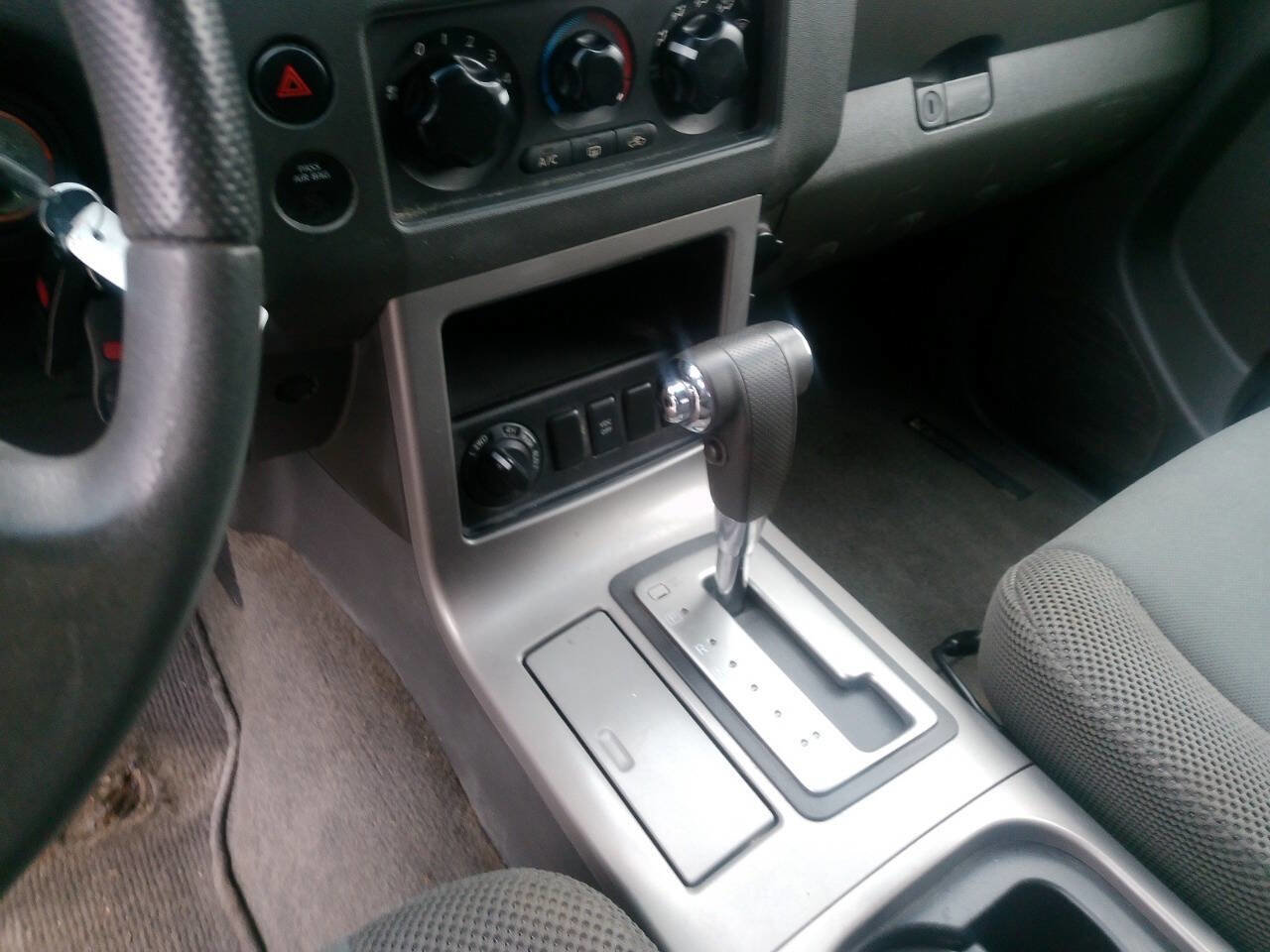 Used 2009 Nissan Pathfinder S image 38