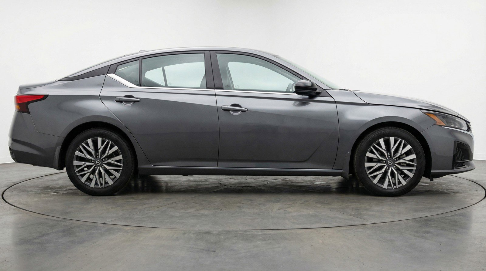 Used 2025 Nissan Altima 2.5 SV image 11