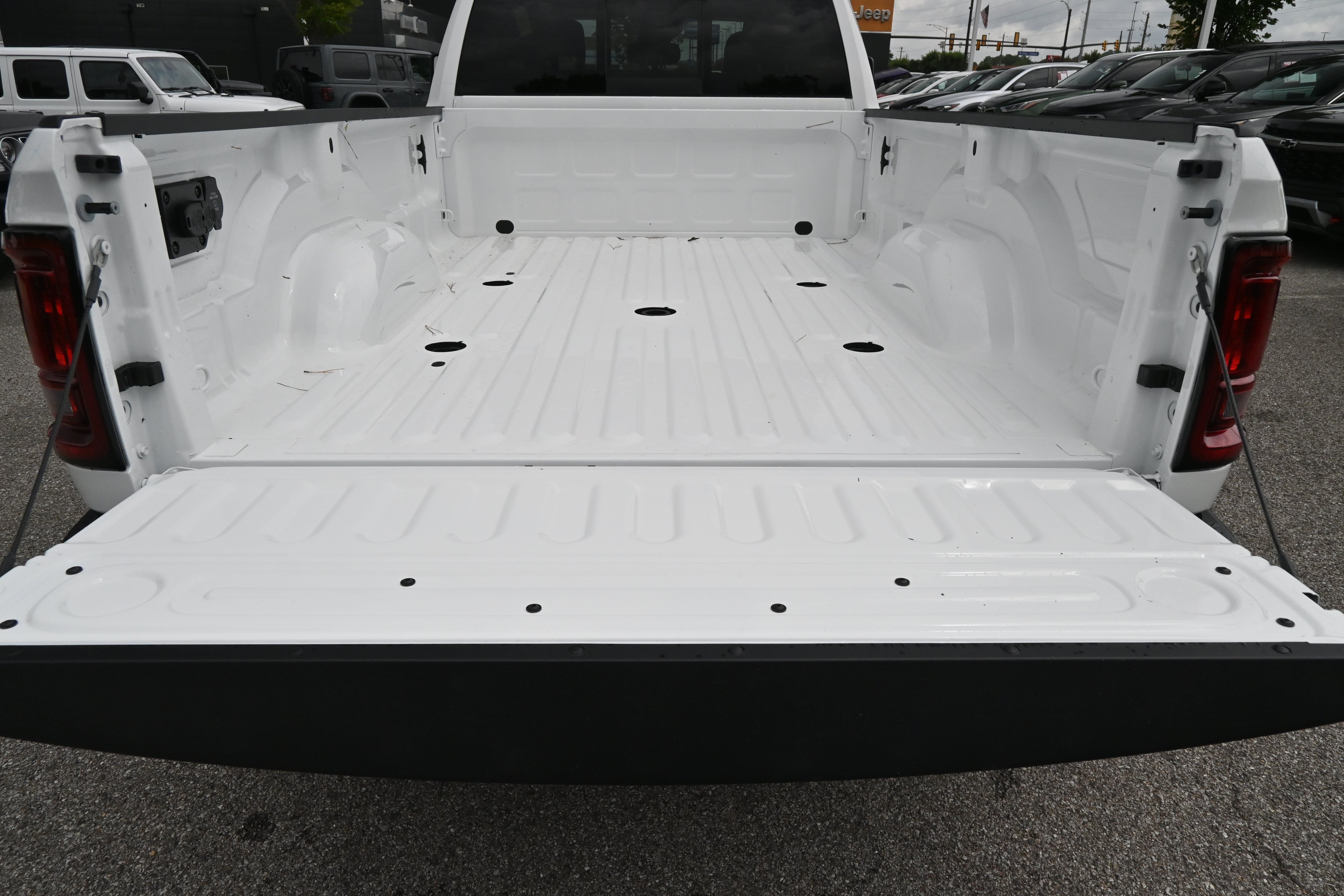 New 2026 RAM 3500 Tradesman AWD/4WD image 32
