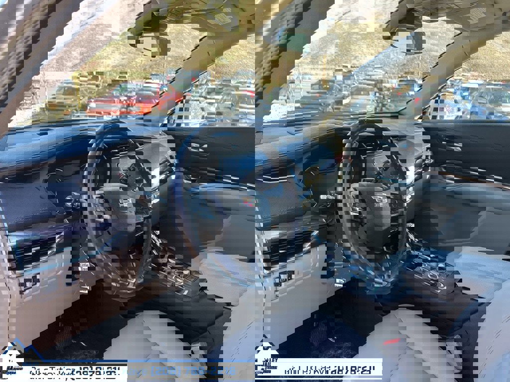 Used 2022 Cadillac XT4 Luxury w/ Cold Weather Package image 17